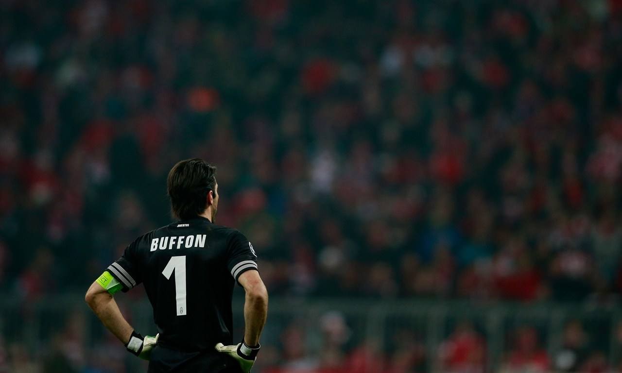 懂球号文章   尤文图斯(433):布冯/利希施泰纳,巴尔扎利,贝纳蒂亚