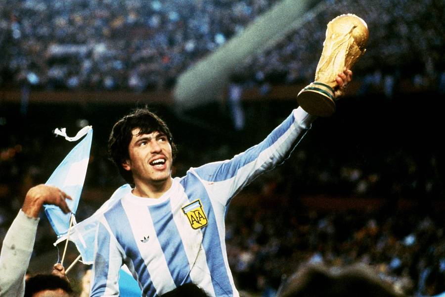 当年阿根廷铁卫队长帕萨雷拉效力国际米兰时,球队0-2落后之际,获得