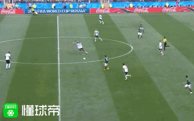 新闻正文   (gif)洛萨诺助墨西哥首战战胜了德国 看点3:药厂神锋的pk