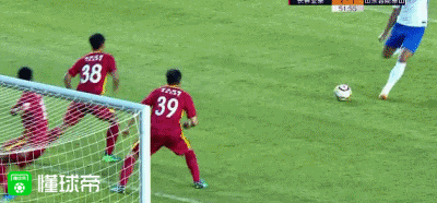     难以置信,佩莱无人盯防下爆射