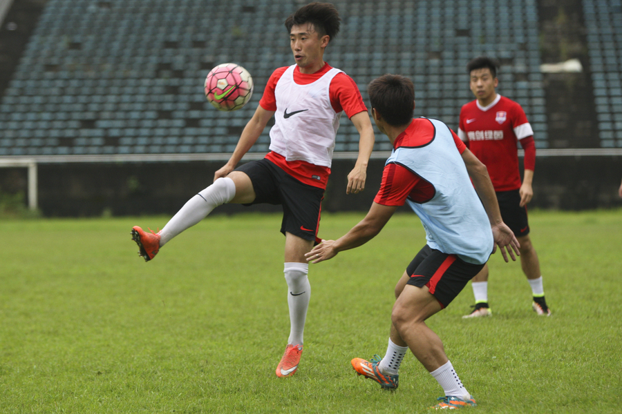 新闻正文 联赛11轮战罢,重庆力帆以1胜6平4负的战绩排在积分榜第13位.