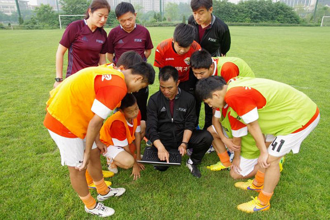 联手国际足联,中国足协举办裁判讲师培训班