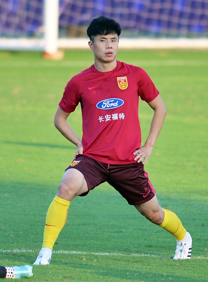 蒿俊闵真是对这双鞋情有独钟啊[看不下去][看不下去]