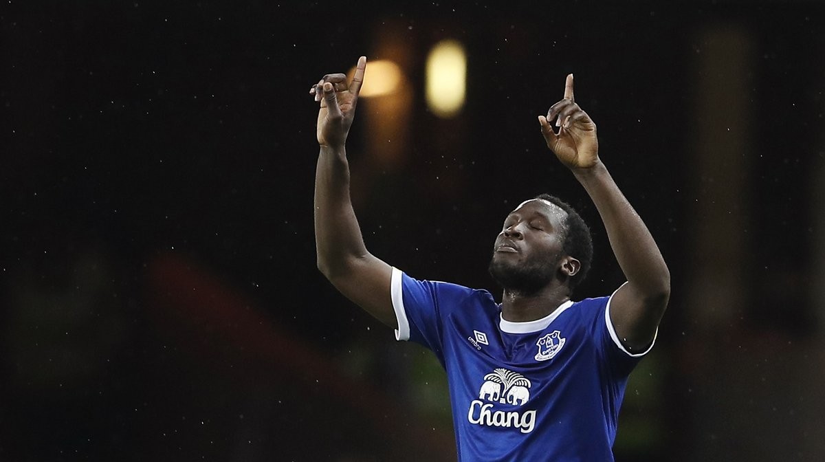 卢卡库12分钟戴帽,埃弗顿3-0客场大胜桑德兰