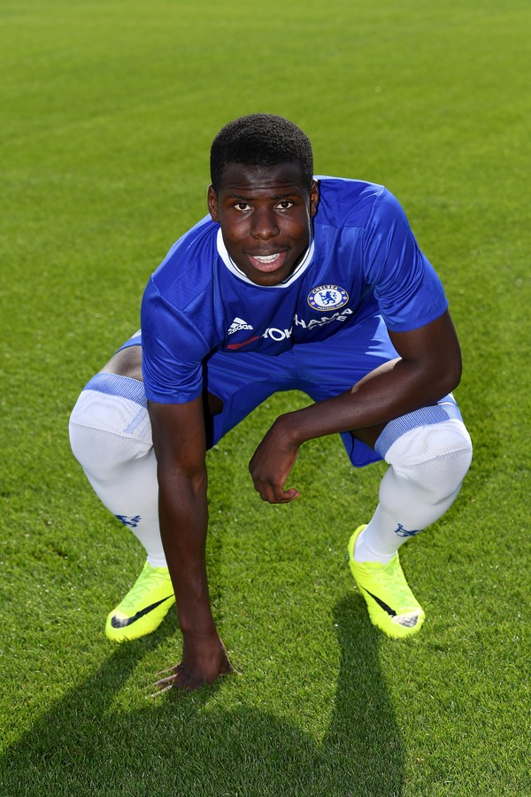 图集:切尔西全队拍摄官方肖像照