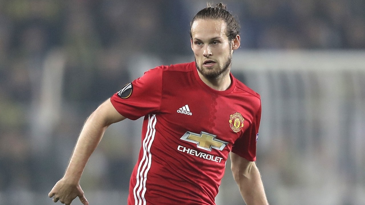 在接受曼联官方电视台采访时,布林德表示球队现在需要继续前进并准备