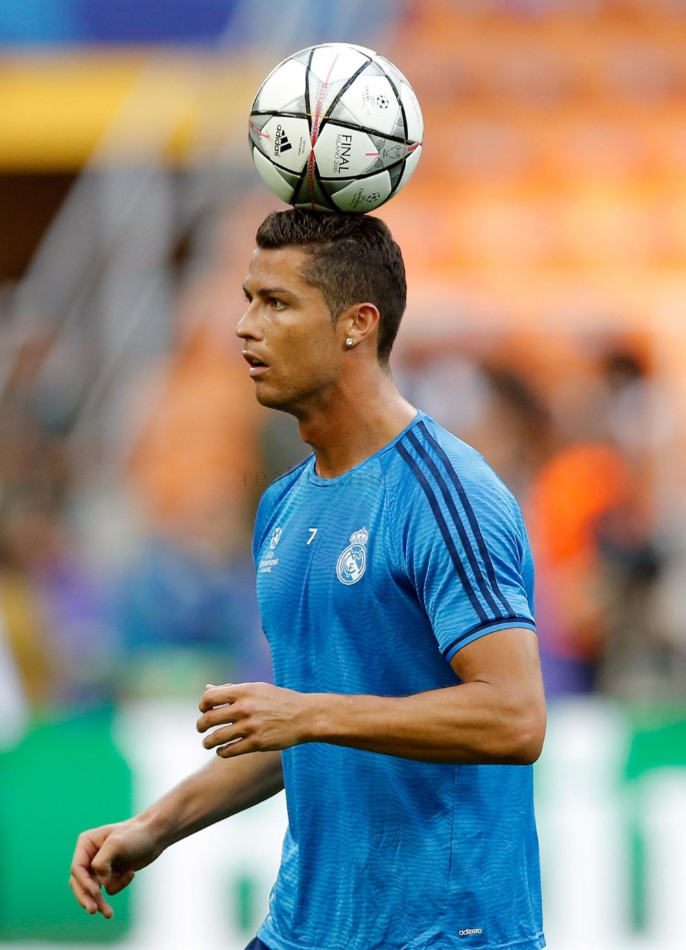 官方:皇马与c罗续约至2021年