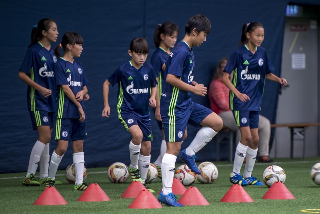 足球外交丨沙尔克04足球俱乐部邀请陕西U14女