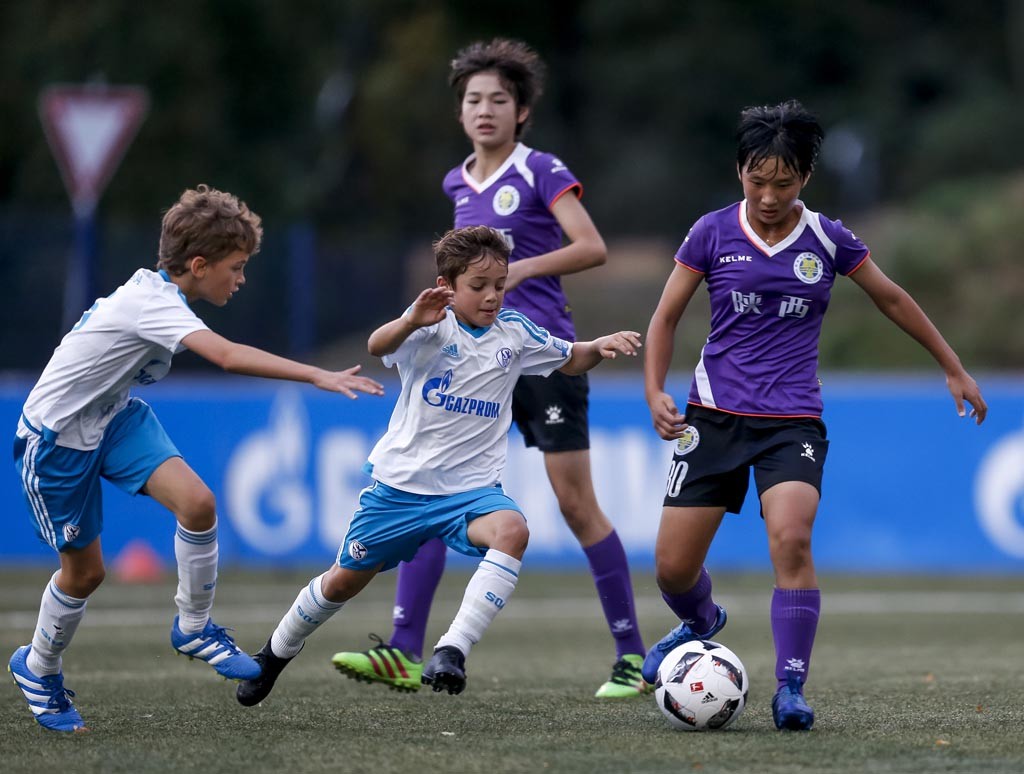 足球外交丨沙尔克04足球俱乐部邀请陕西U14女