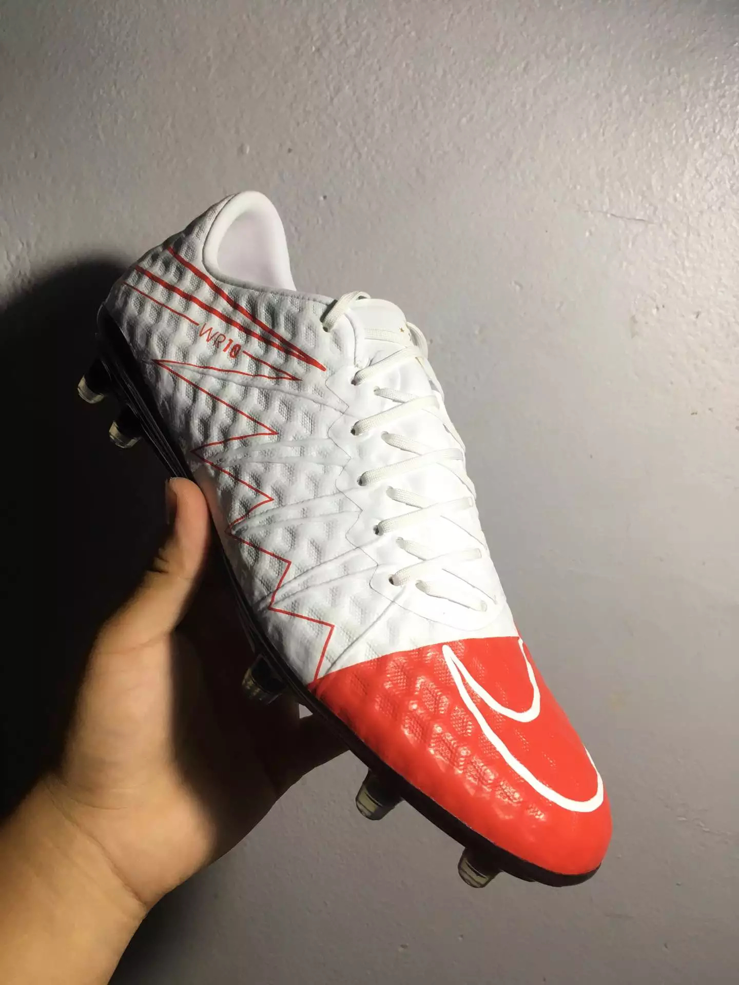 破纪录在望,鲁尼专属限量版毒锋即将发售