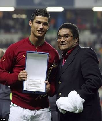 尤西比奥诞辰74周年致敬:"黑豹"和他的祖国