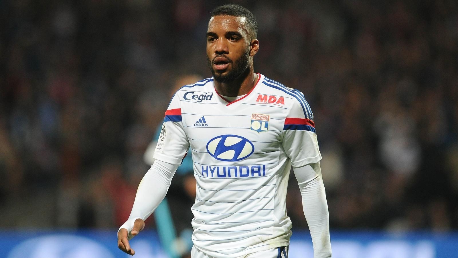 队报:尤文今夏想追拉卡泽特