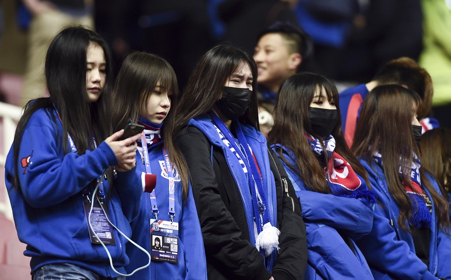 图集:申花0-2布里斯班,女球迷黯然流泪 — 上海绿地申花|布里斯班狮吼