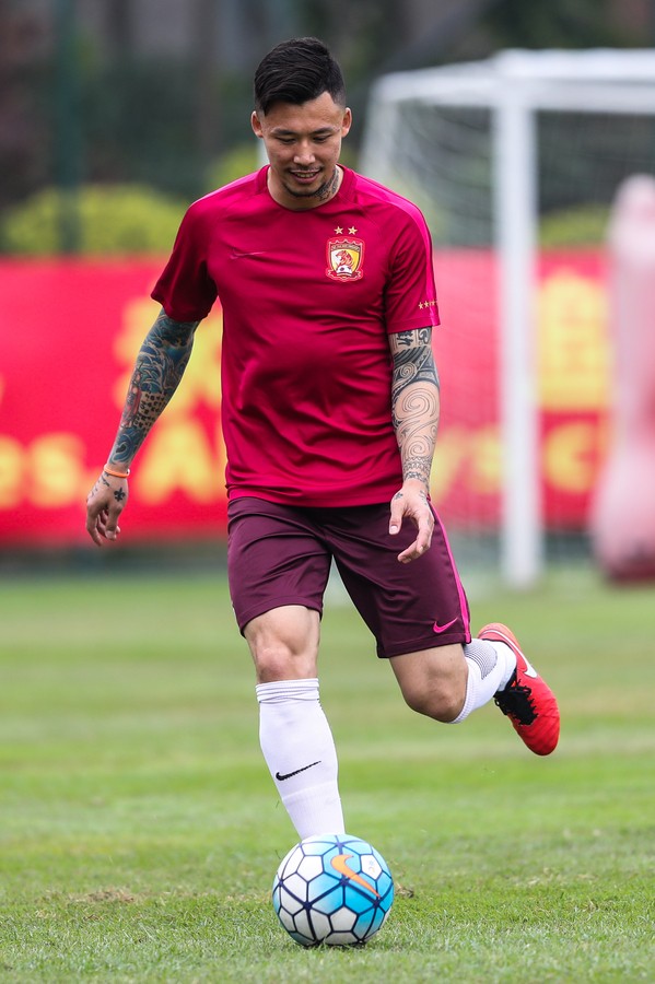 图集:轻松备战亚冠首场比赛,恒大众将笑容满面