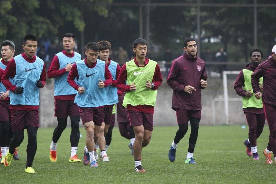 图集:备战首轮比赛,重庆力帆球员认真训练