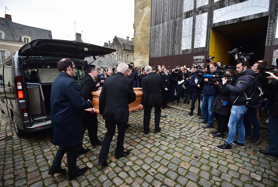 图集:皇马传奇球星科帕逝世,弗洛伦蒂诺出席葬