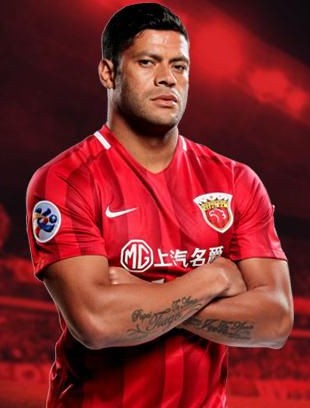 胡尔克vs浦和gif:以一敌四,绿巨人碾压小黄人