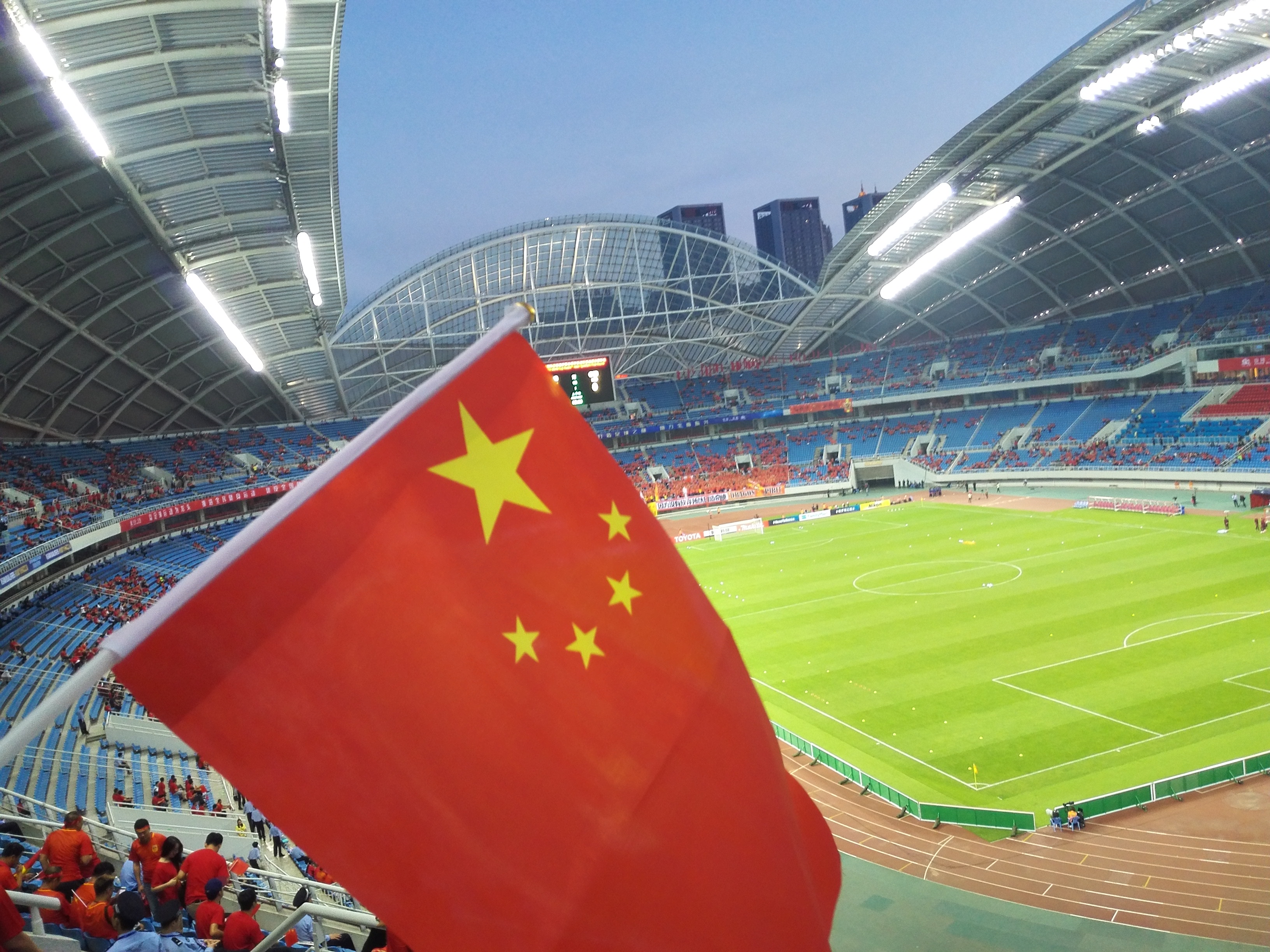 于大宝头球破门,国足1-0韩国,给力中国队!