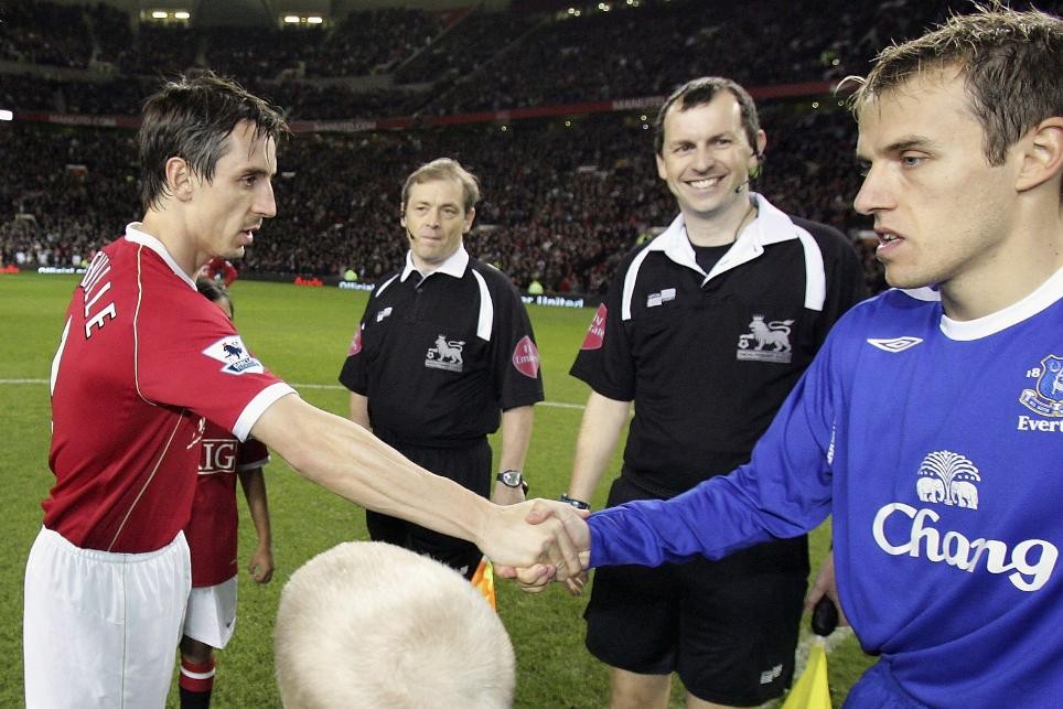 内维尔谈兄弟对决:没心情寒暄