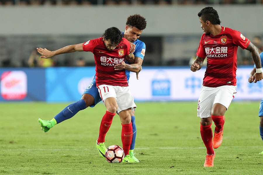 比赛图集:广州德比精彩纷呈,郜林补时进球恒大平富力