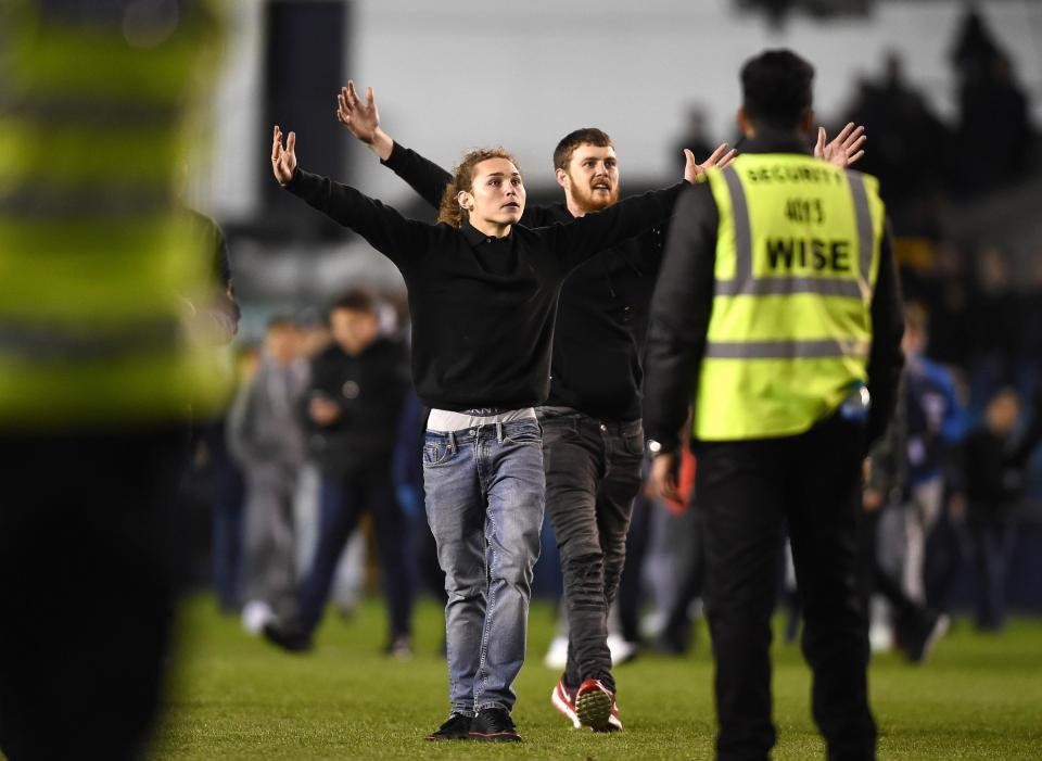 米尔沃尔的女球迷都这么暴力吗?细思极恐啊[看不下去][受伤]