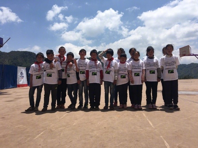 暖心,马丁斯向希望小学捐书籍 - 上海绿地申花