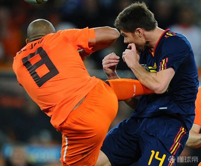 阿隆索德容飞踹我时我感觉整个身体被撕裂了