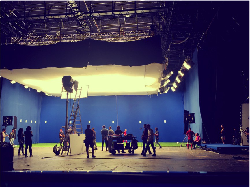 (耗资百万的vr特效影棚)