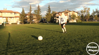 足球训练:如何练习非惯用脚射门?