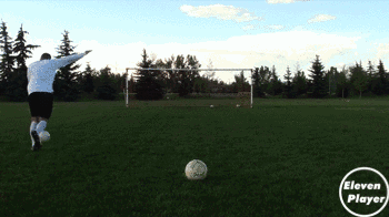 足球训练:如何练习非惯用脚射门?