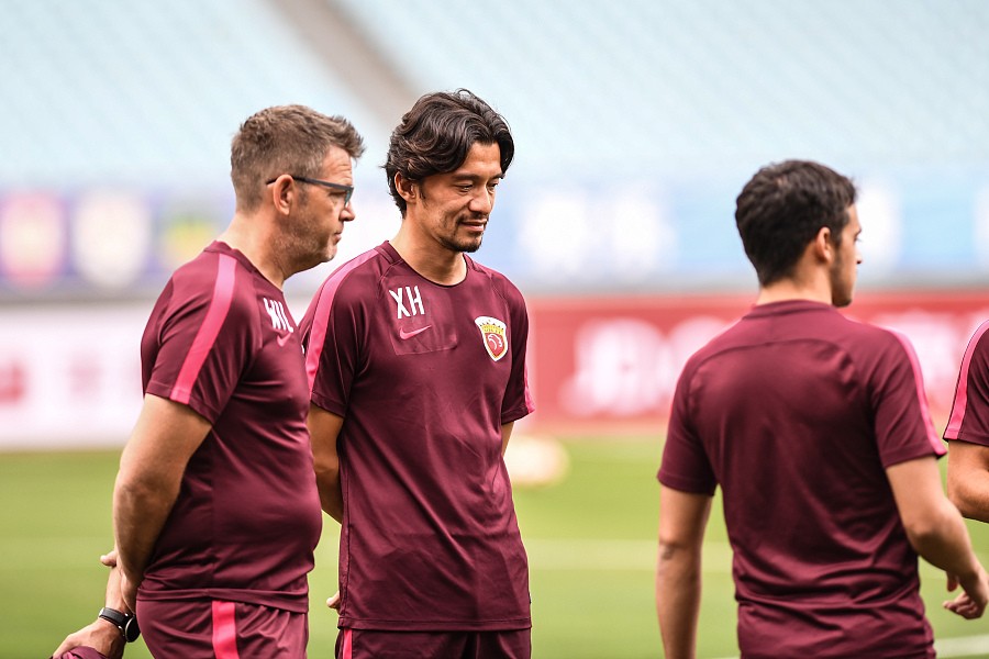 图集:上海上港赛前训练,卡瓦略认真备战