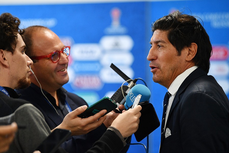 智利足球传奇人物萨莫拉诺在接受sfr体育采访时表示,如果桑切斯想赢得