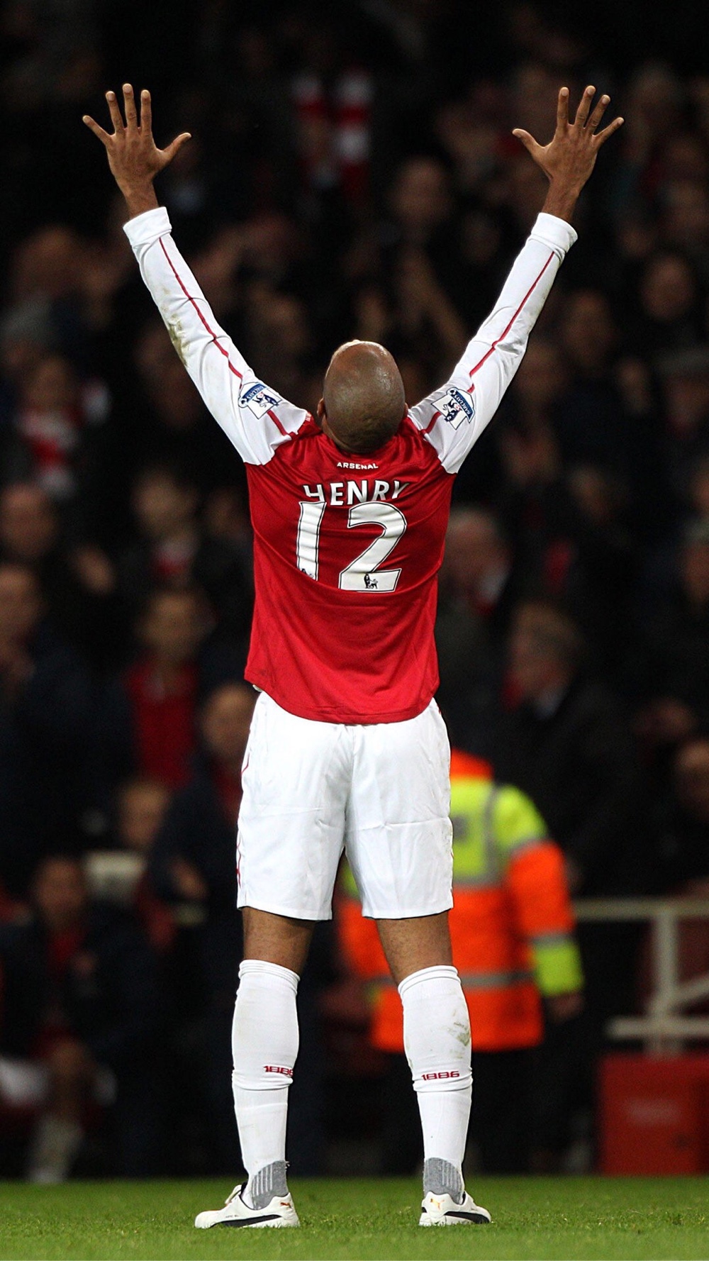 亨利:梅西在巴萨就和蒙娜丽莎在卢浮宫一样无法被取代