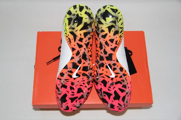 大起大落,Nike毒锋系列足球鞋详解