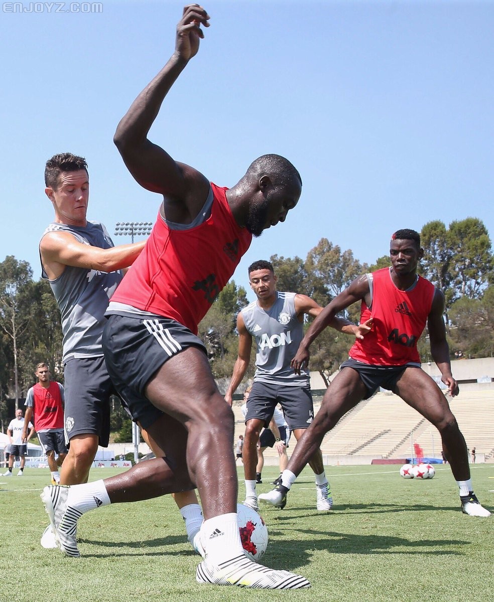 曼联洛杉矶集训,这些球员的鞋子有意思!