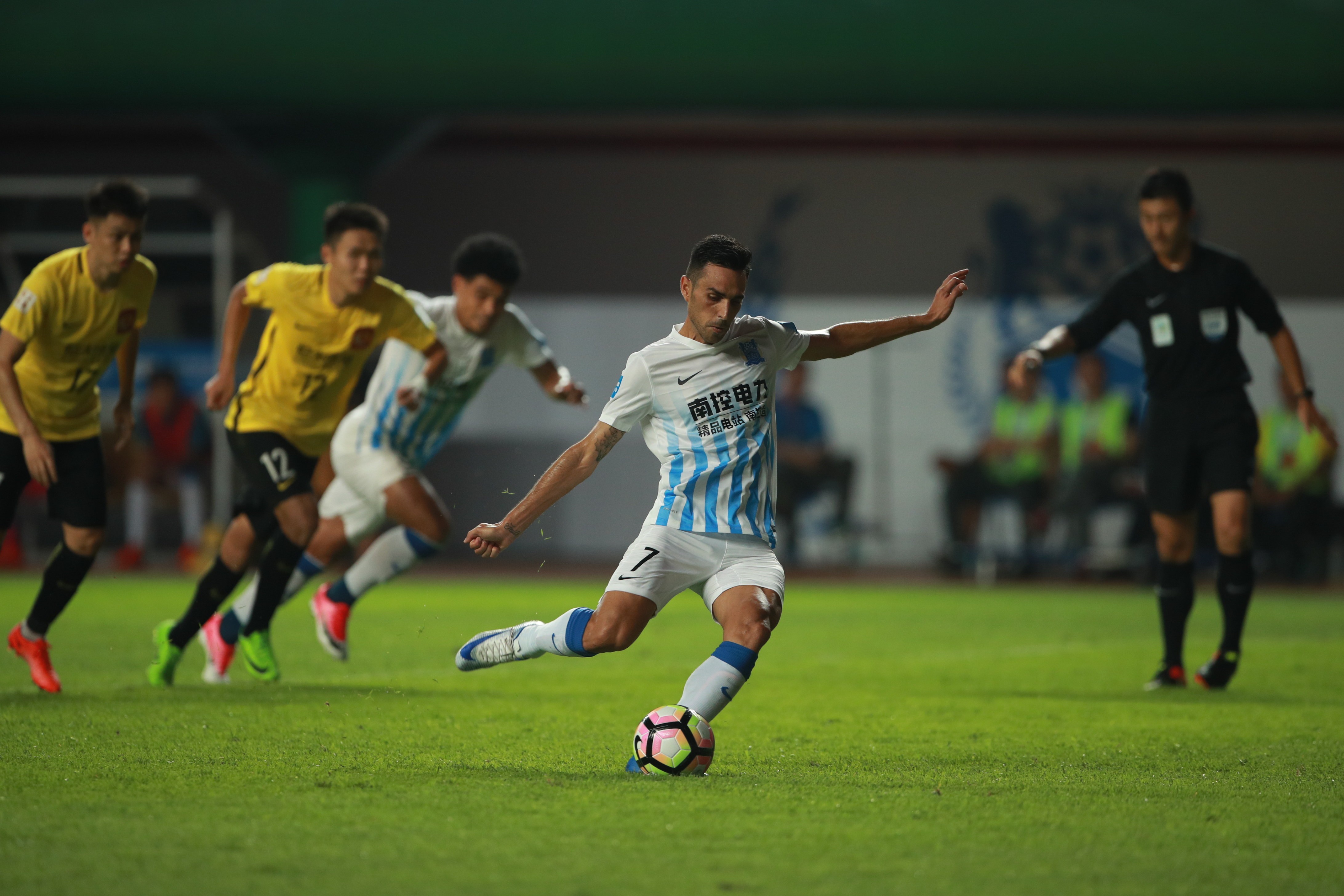 终于等到你!广州德比迎越秀山赛季首胜!