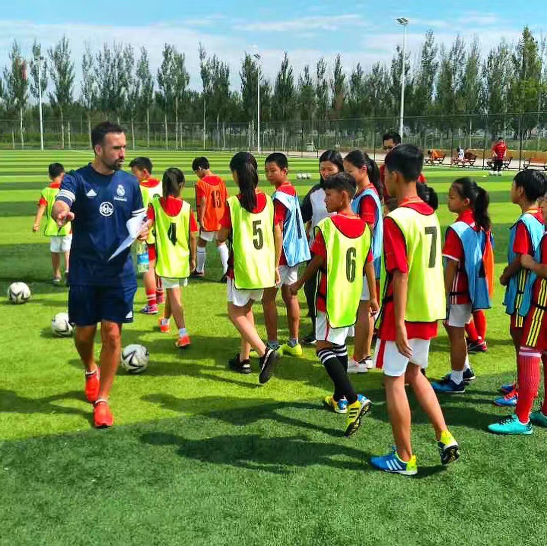 恒大U12教练专访:足球深入西班牙文化,中国还