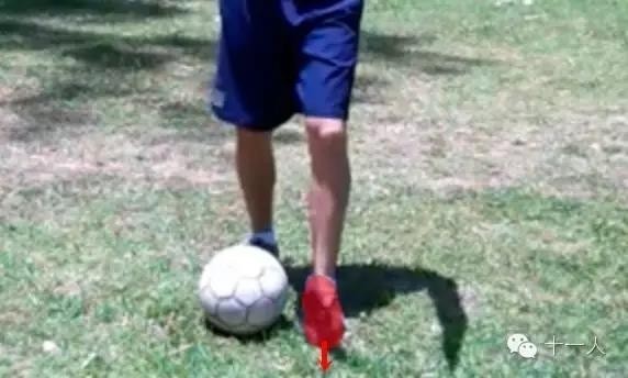 足球基础:使用脚内侧传球的七个要点