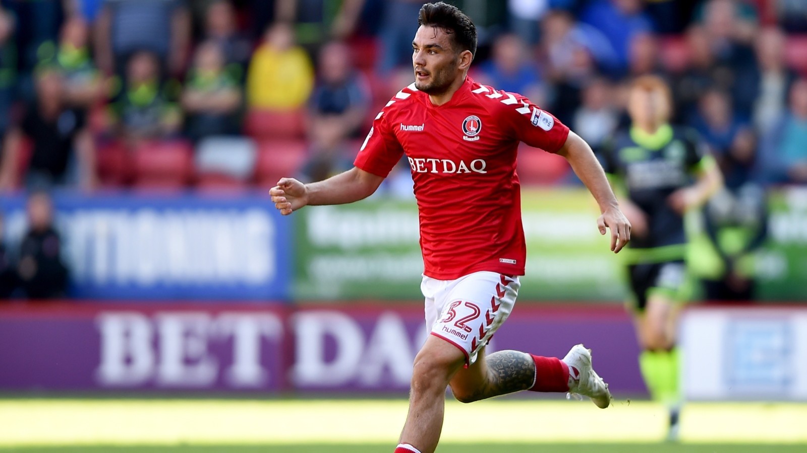 官方:苏格兰国脚离开查尔顿