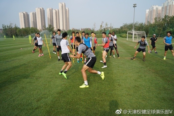 图集:权健紧张备战中超,张鹭飞扑显身手 - 天津