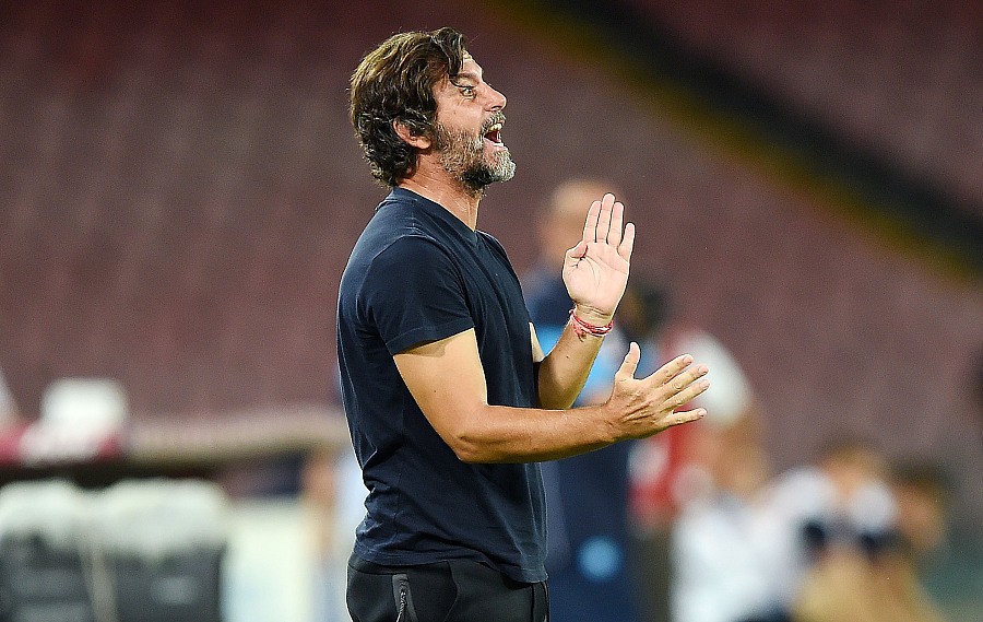 弗洛雷斯:灾难当前不想谈转会