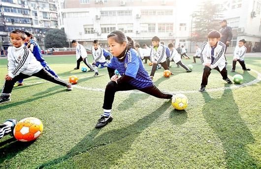 关于小学足球教学、训练及比赛中存在的一些问