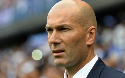 快看齐祖的光头会反光耶!⊙⊙!