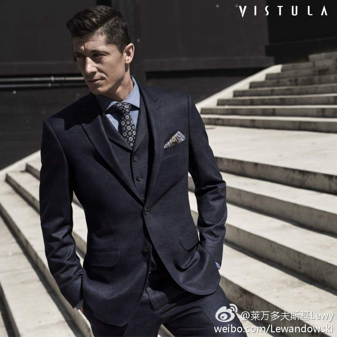 图集:拜仁备战欧冠,j罗,莱万训练场上含情脉脉