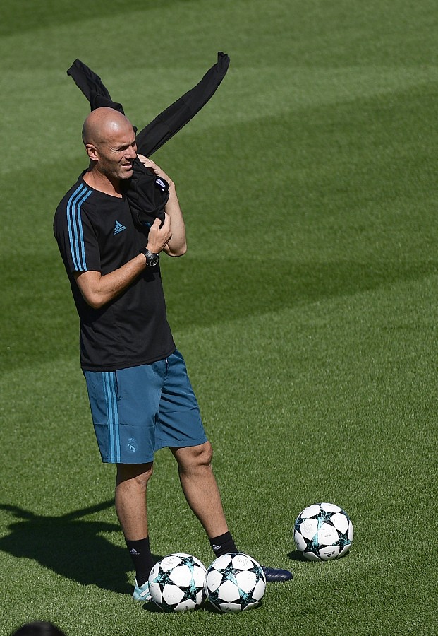 图集:欧冠卫冕冠军明天登场,齐达内表情包悄悄上线