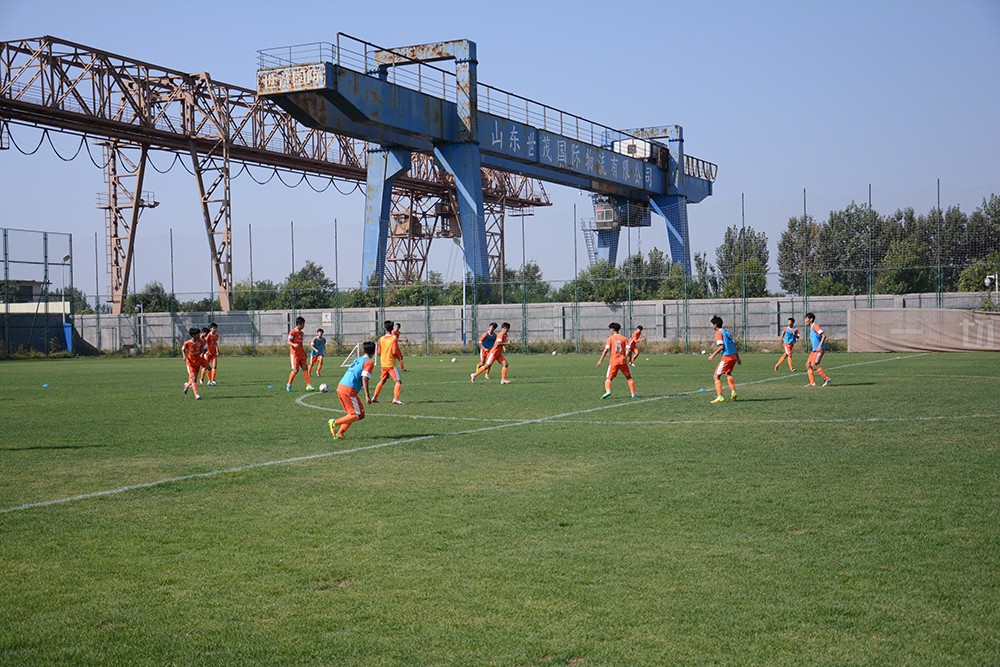 走近冠军丨鲁能青训U16逆转夺冠,不放弃就没