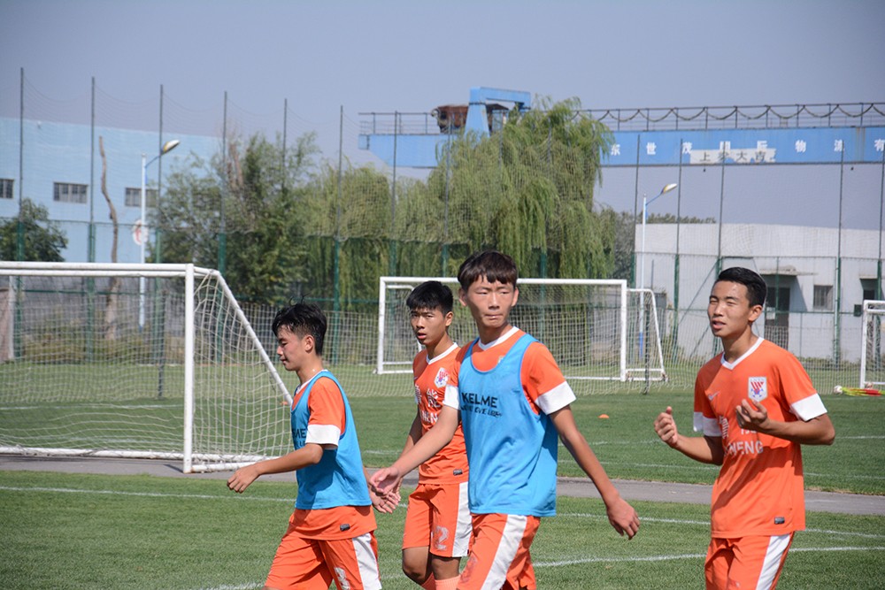 走近冠军丨鲁能青训U16逆转夺冠,不放弃就没