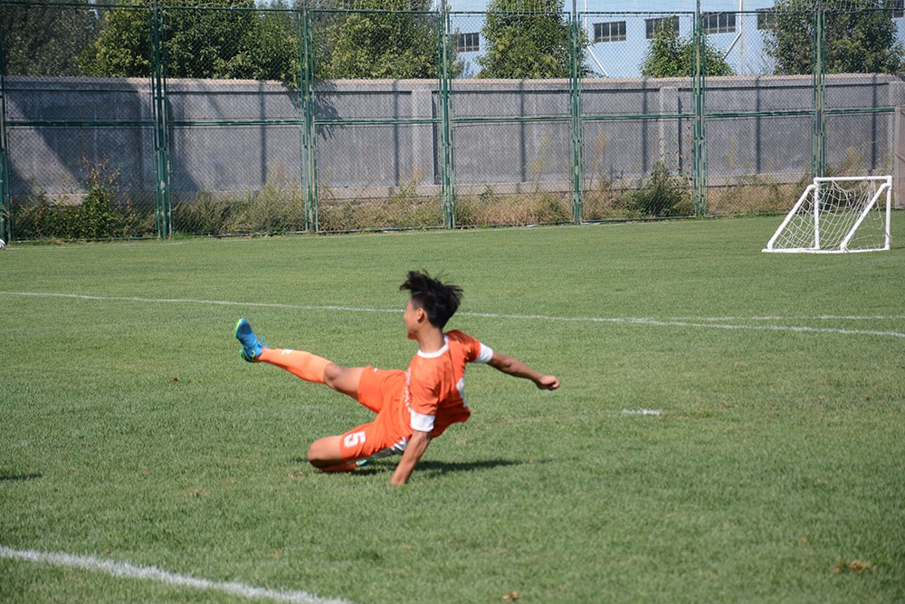 走近冠军丨鲁能青训U16逆转夺冠,不放弃就没