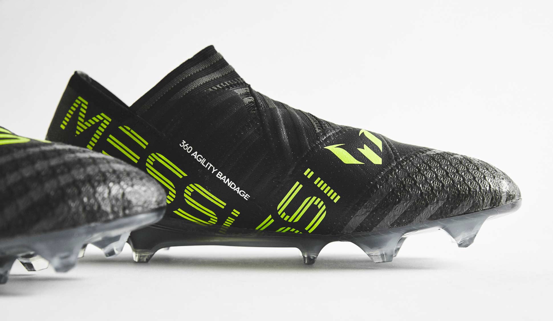 阿迪达斯NEMEZIZ系列无鞋带超顶球鞋震撼来