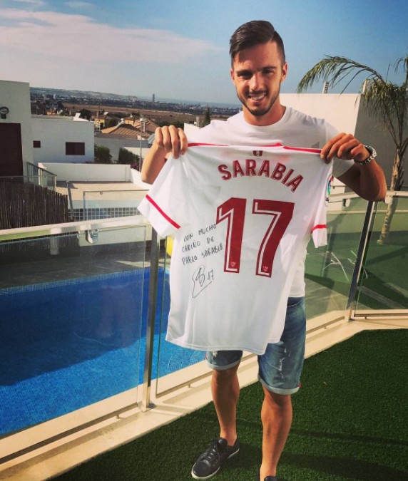 暖,莫拉塔捐球衣为地震筹善款